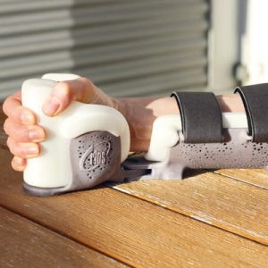 rahm_Laehmungen-oder-Spastiken-in der-Hand_Handorthese_rios-easy-in rios EasyIn Orthese Hilfsmittel nach Schlaganfall bei Laehmungen oder Spastiken in der Hand