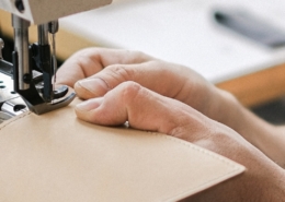 Maßanfertigung der individuell gefertigten Stomabandage