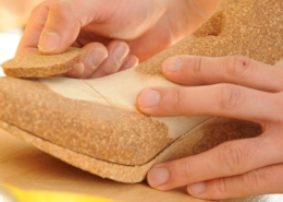 Für orthopädische Maßschuhe wird ein Leisten hergestellt