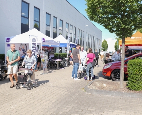 BesucherInnen informieren sich auf dem rahm Gesundheits- und Mobilitätstag auf dem rehacampus BesucherInnen informieren sich auf dem rahm Gesundheits- und Mobilitätstag auf dem rehacampus