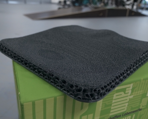 rios 3D-gedrucktes Rollstuhlsitzkissen das rios 3D-gedruckte Rollstuhlsitzkissen gleich Druckspitzen aus und verbessert die Position