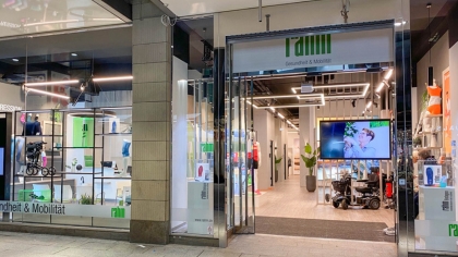 Eingang des neuen rahm Flagship-Stores Köln Zeppelinstraße.